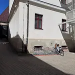 Hostel Leháro *